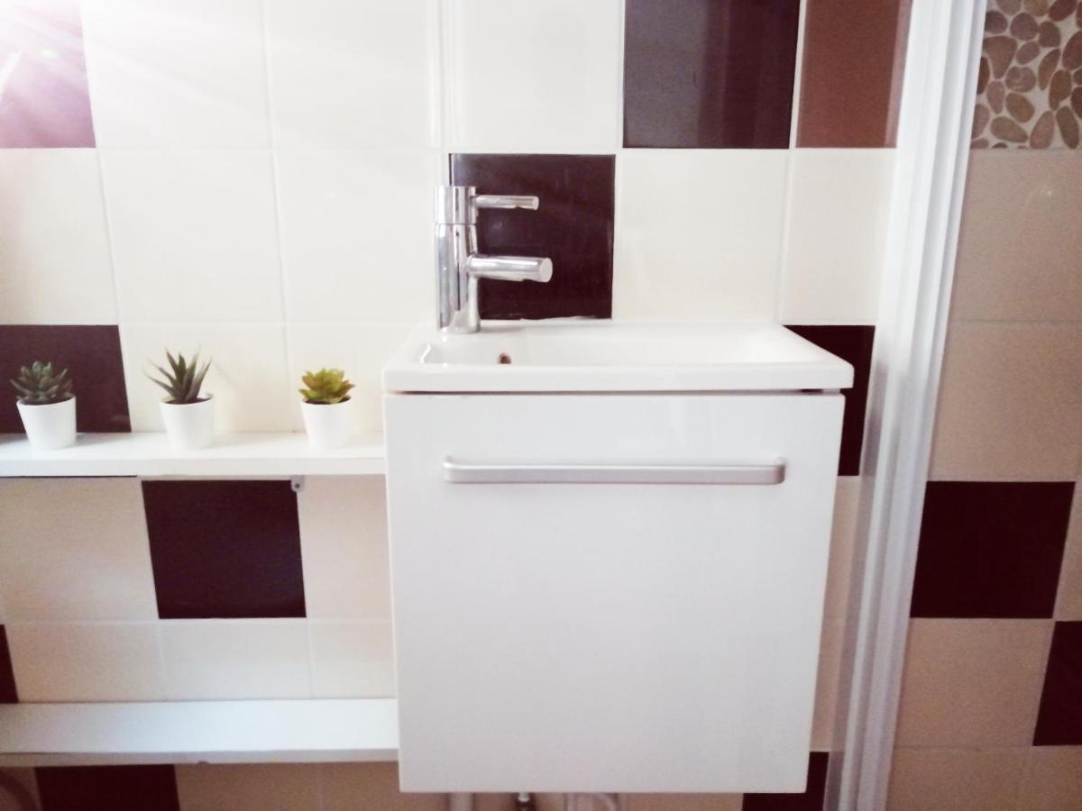 Studio Situe Dans Un Quartier Calme Et Residentiel A Montrouge A Seulement 2 Minutes Du Metro Екстериор снимка